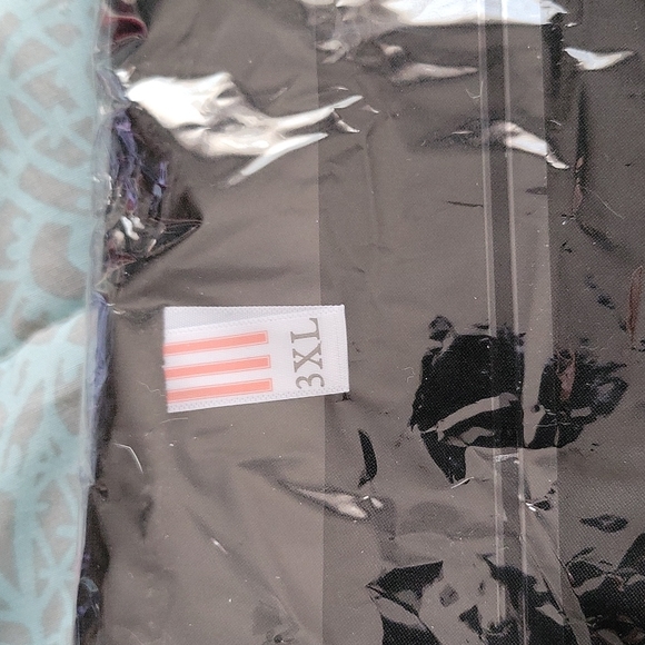 T-Shirt - Picture 7 of 9